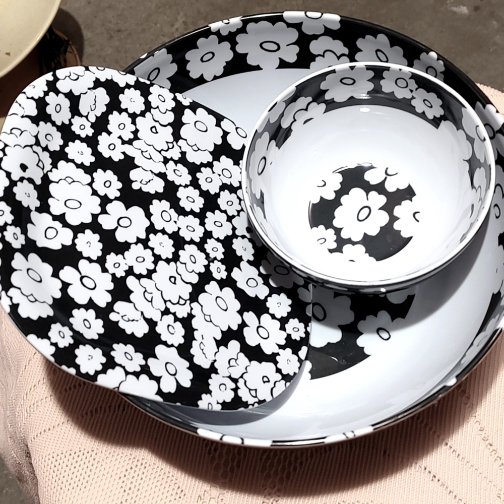 Cynthia Rowley new york beautiful Melanie flower set